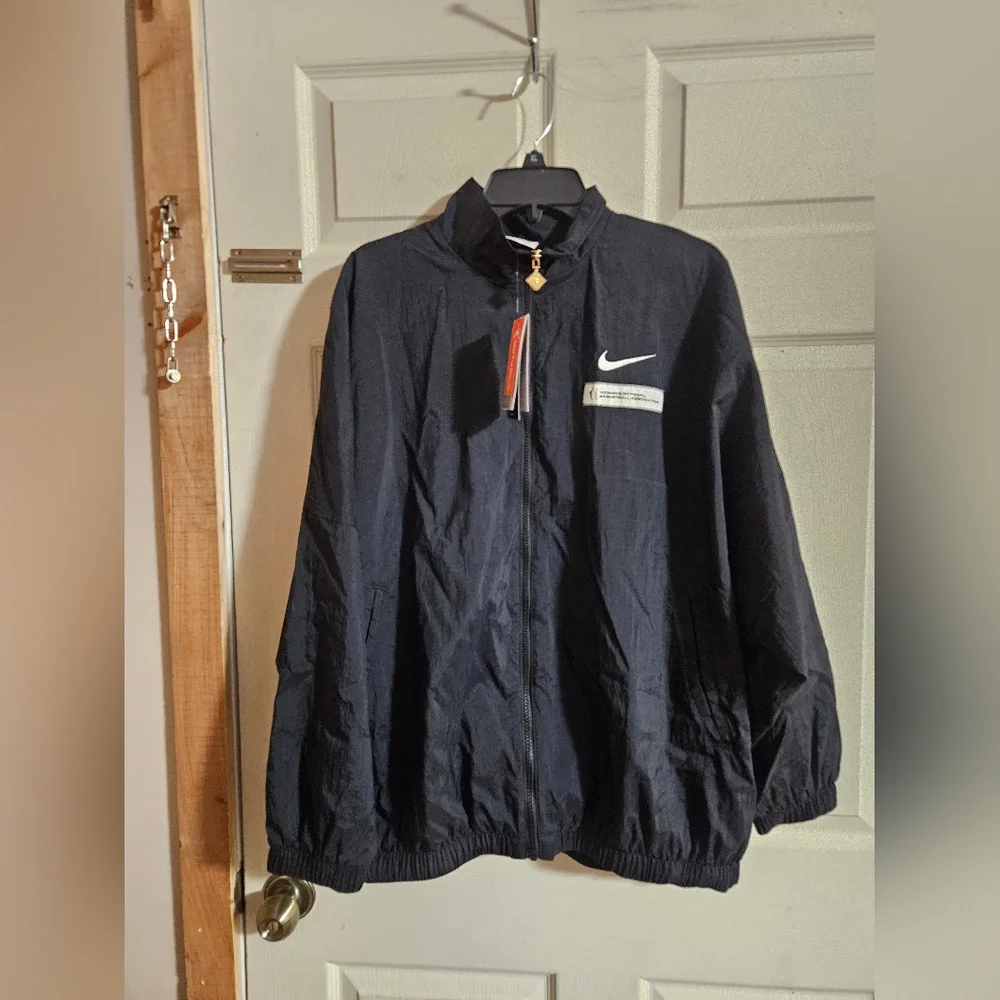 Nike Women's WNBA Black Woven Jacket: LIMITED EDITION: NEW WITH TAGS: SIZE L